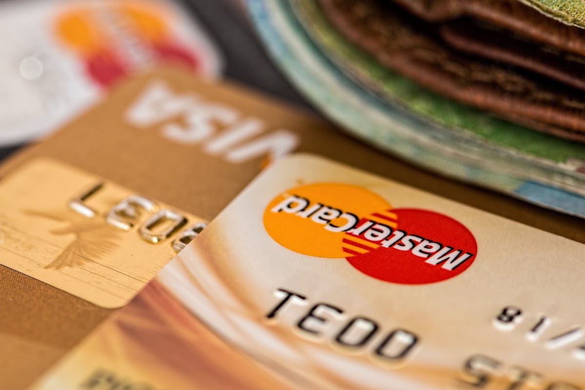 Moedas e economia, representando diárias acessíveis